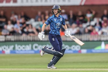 İngiltere 'den Amy Jones, 30 Mayıs 2025' te Derbyshire İlçesi Kriket Kulübü 'nde İngiltere - Batı Hint Kadınları maçında bir koşu yapıyor.