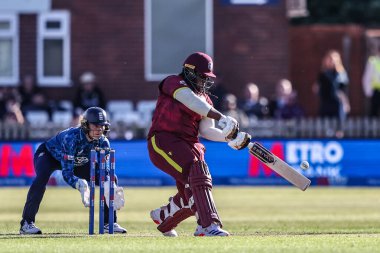 Batı Hint Adaları 'ndan Qiana Joseph, 30 Mayıs 2025' te Derbyshire İlçesi Kriket Kulübü 'nde İngiltere - Batı Hint Adaları Kadınlar - Batı Hint Adaları Uluslararası müsabakasında dört koşu için topa vurdu.