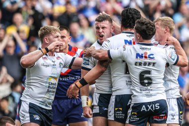 Leeds Rhinos takımından Harry Newman, 31 Mayıs 2025 'te Leeds Stadyumu' nda oynanan Betfred Süper Lig 13. Raundunda Leeds Gergedan-Wakefield Trinity karşılaşmasını kutluyor.