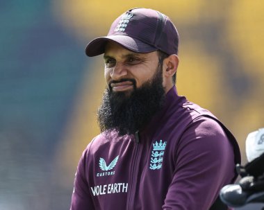 İngiltere 'den Adil Rashid 2. Metro Bank ODI İngiltere ile Batı Hint Adaları arasında 1 Haziran 2025' te Sofya Bahçeleri Kriket Sahası, Cardiff 'te oynanan hazırlık oturumunda