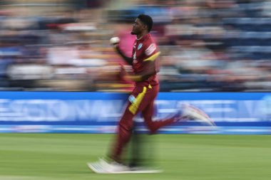 Batı Hint Adaları 'ndan Alzarri Joseph, 1 Haziran 2025' te Sofya Bahçeleri Kriket Sahası 'nda oynanan 2.