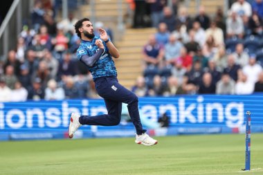 İngiltere 'nin Saqib Mahmood, 1 Haziran 2025' te Sofya Bahçeleri Kriket Sahası, Cardiff 'te 2.