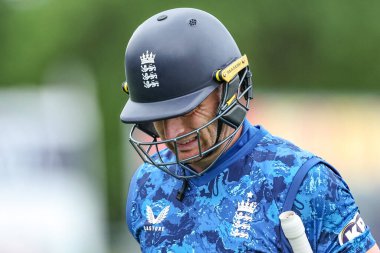 İngiltere 'nin kederli Jos Buttler' ı, 1 Haziran 2025 'te Sofya Bahçeleri Kriket Sahası' nda 2.