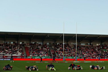 St. Helens, İngiltere 'de 30 Mayıs 2025' te oynanan Sewell Group Craven Park 'ta oynanan 13. Betfred Süper Lig karşılaşmasından önce ısınıyor.