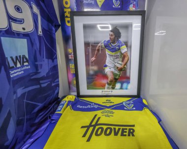 Stefan Ratchford 'un gömleği ve dolabı Warrington Wolves' un Betfred Süper Lig 13. Raundda oynadığı Warrington Wolves - Castleford Tigers maçı sırasında 30 Mayıs 2025 'te Warrington, İngiltere' deki Halliwell Jones Stadyumu 'nda görüldü.