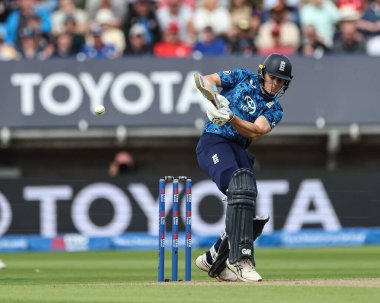 İngiltere 'den Jacob Bethell, Edgbaston, Birmingham, Birleşik Krallık' ta 29 Mayıs 2025 'te Batı Hint Adaları' na karşı 1. Metro Bank ODI İngiltere maçında dört sayı kaydetti ve yarım yüzyılını tamamladı.