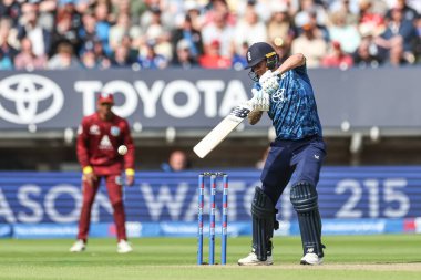 İngiltere 'den Brydon Carse, 29 Mayıs 2025' te İngiltere 'nin Edgbaston, Birmingham, İngiltere' de Batı Hint Adaları 'na karşı 1.