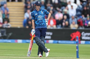 İngiltere kaptanı Harry Brook, 1 Haziran 2025 'te Sofya Bahçeleri Kriket Sahası, Cardiff, Birleşik Krallık' ta 2.