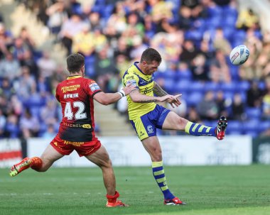 Warrington Wolves takımından Marc Sneyd, 30 Mayıs 2025 'te İngiltere' nin Halliwell Jones Stadyumu 'nda oynanan 13.