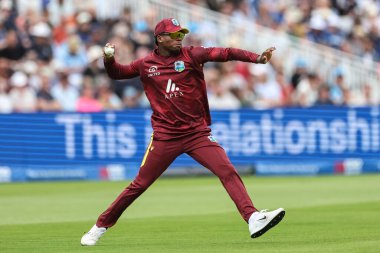 Batı Hint Adaları 'ndan Keacy Carty, 29 Mayıs 2025' te İngiltere 'nin Edgbaston, Birmingham, İngiltere' de Batı Hint Adaları 'na karşı 1. Metro Bankası' nda topu sürüyor.