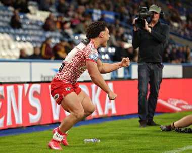 Leigh Leoparları 'ndan Lachlan Lam, 29 Mayıs 2025' te Birleşik Krallık 'ın Huddersfield Stadyumu' nda oynanan Betfred Süper Lig 13. Raundunda Huddersfield Giants - Leigh Leopards karşılaşmasını kutluyor.
