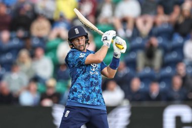 İngiltere 'den Joe Root, 1 Haziran 2025' te Sofya Bahçeleri Kriket Sahası 'nda 2. Metro Bank ODI İngiltere' ye karşı Batı Hint Adaları davasında faaliyet gösteriyor.