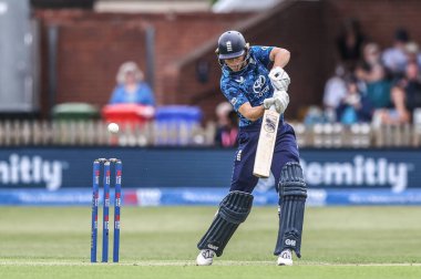 İngiltere 'den Amy Jones, 30 Mayıs 2025' te Derbyshire County Kriket Kulübü 'nde İngiltere - Batı Hint Adaları Kadınlar Karşılaşması' nda Metro Bank One Day International maçında bir koşu için topa vuruyor.