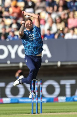 İngiltere 'den Brydon Carse topu 29 Mayıs 2025' te İngiltere 'nin Edgbaston, Birmingham, İngiltere' de Batı Hint Adaları 'na karşı 1.