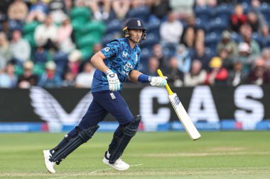 İngiltere 'den Joe Root, 1 Haziran 2025' te Sofya Bahçeleri Kriket Sahası 'nda 2. Metro Bank ODI İngiltere' ye karşı Batı Hint Adaları davasında faaliyet gösteriyor.