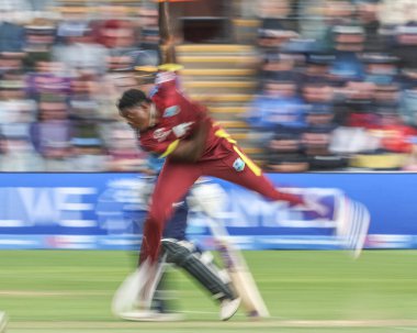 Batı Hint Adaları 'ndan Alzarri Joseph, 1 Haziran 2025' te Sofya Bahçeleri Kriket Sahası 'nda oynanan 2.