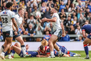 Leeds Rhinos takımından Jake Connor, 31 Mayıs 2025 'te Leeds Stadyumu' nda oynanan Betfred Süper Lig 13. Raundunda Leeds Rhinos - Wakefield Trinity karşılaşmasını kutluyor.
