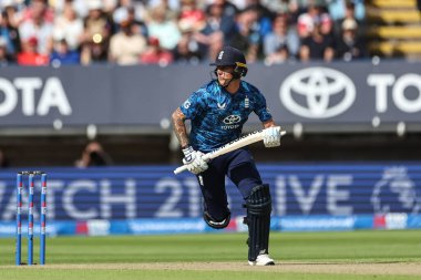 İngiltere 'den Brydon Carse, 29 Mayıs 2025' te İngiltere 'nin Edgbaston, Birmingham, İngiltere' de Batı Hint Adaları 'na karşı 1.