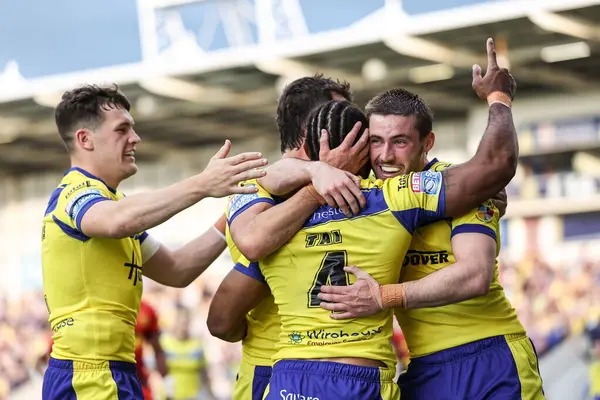 Warrington Wolves takımından Rodrick Tai, 30 Mayıs 2025 'te İngiltere' nin Warrington kentinde oynanan 13. Betfred Süper Lig karşılaşmasında Warrington Wolves Castleford Tigers 'a karşı oynadığı maçı kutluyor.