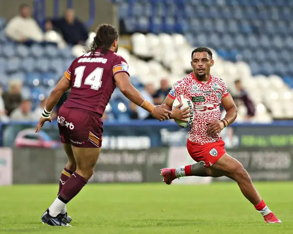 Huddersfield Giants takımından Umyla Hanley, 29 Mayıs 2025 'te John Smith' in Stadyumu 'nda oynanan Betfred Süper Lig 13. Raundu' nda Ashton Golding 'de koşuyor.