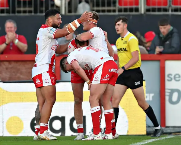 Hull KR 'dan Jack Broadbent, 30 Mayıs 2025' te İngiltere 'nin Hull kenti üzerinde Kingston' da oynanan Sewell Group Craven Park 'ta oynanan 13.