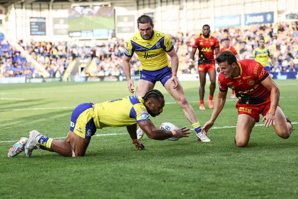Warrington Wolves takımından Rodrick Tai, 30 Mayıs 2025 'te İngiltere' nin Warrington kentinde oynanan 13. Betfred Süper Lig karşılaşmasında Warrington Wolves Castleford Tigers 'a karşı oynuyor.
