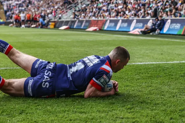 Wakefield Trinity 'den Max Jowitt, 31 Mayıs 2025' te Headingley Stadyumu, Leeds, İngiltere 'de oynanan 13. Betfred Süper Lig karşılaşmasında Leeds Rhinos' a karşı Wakefield Trinity 'yi deniyor.