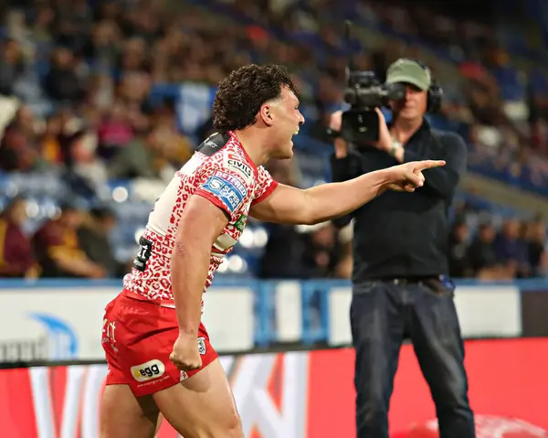 Leigh Leoparları 'ndan Lachlan Lam, 29 Mayıs 2025' te Birleşik Krallık 'ın Huddersfield Stadyumu' nda oynanan Betfred Süper Lig 13. Raundunda Huddersfield Giants - Leigh Leopards karşılaşmasını kutluyor.