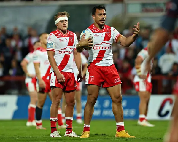 Hull KR 'dan Sauaso Sue, 30 Mayıs 2025' te İngiltere 'nin Hull kentinde oynanan Sewell Group Craven Park' ta oynanan 13.