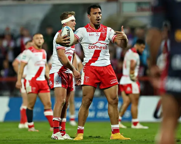 Hull KR 'dan Sauaso Sue, 30 Mayıs 2025' te İngiltere 'nin Hull kentinde oynanan Sewell Group Craven Park' ta oynanan 13.