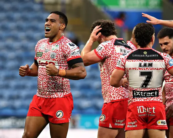 Leigh Leoparları 'ndan Isaac Liu' nun 29 Mayıs 2025 'te John Smith' in Stadyumu 'nda oynanan 13. Huddersfield Giants - Leigh Leoparları maçında attığı ilk golü kutlayalım.
