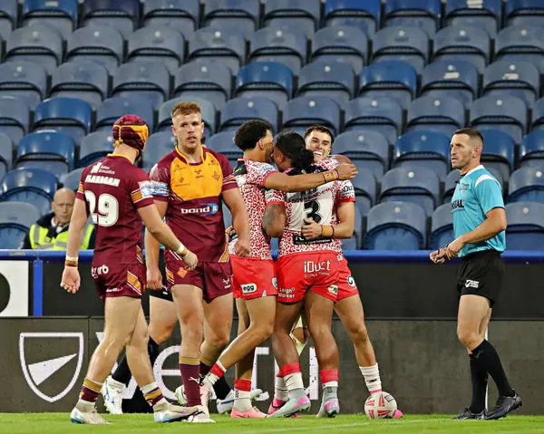 Leopar Leoparlar 'dan David Armstrong, 29 Mayıs 2025' te Birleşik Krallık 'ın Huddersfield Stadyumu' nda oynanan 13. Betfred Süper Lig karşılaşmasında Huddersfield Giants - Leigh Leopards karşılaşmasını kutluyor.