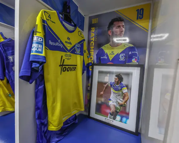 Stefan Ratchford 'un gömleği ve dolabı Warrington Wolves' un Betfred Süper Lig 13. Raundda oynadığı Warrington Wolves - Castleford Tigers maçı sırasında 30 Mayıs 2025 'te Warrington, İngiltere' deki Halliwell Jones Stadyumu 'nda görüldü.