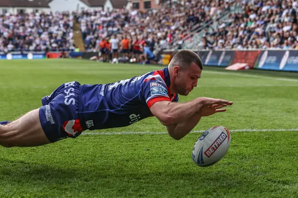 Wakefield Trinity 'den Max Jowitt, 31 Mayıs 2025' te Headingley Stadyumu, Leeds, İngiltere 'de oynanan 13. Betfred Süper Lig karşılaşmasında Leeds Rhinos' a karşı Wakefield Trinity 'yi deniyor.