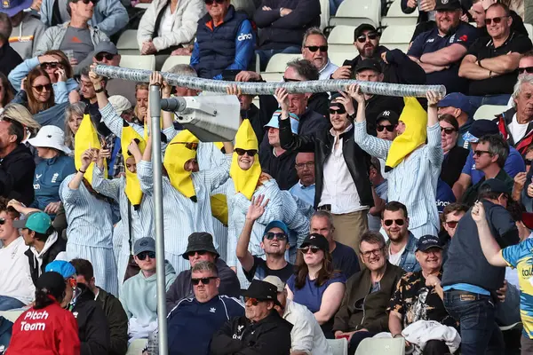 İngiltere taraftarları, İngiltere 'nin Birmingham, İngiltere' nin başkenti Edgbaston 'da 29 Mayıs 2025' te oynanan 1.