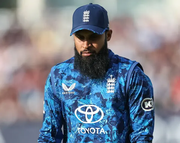 İngiliz Adil Rashid, 29 Mayıs 2025 'te Edgbaston, Birmingham, İngiltere' de Batı Hint Adaları 'na karşı 1.