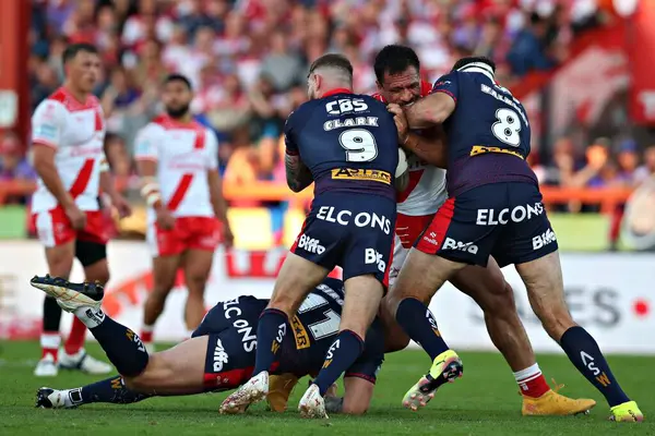 St. Helens 'den Curtis Sironen, Daryl Clark ve Alex Walmsley Hull KR' dan Sauaso Sue ile oynanan Betfred Süper Lig 13. Raundunda Hull KR, St Helens 'e karşı Sewell Group Craven Park' ta 30 Mayıs 2025 tarihinde Hull, Birleşik Krallık 'ta oynanan karşılaşma sırasında