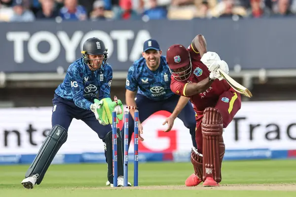 Batı Hint Adaları 'ndan Alzarri Joseph, İngiltere' den Adil Rashid tarafından 29 Mayıs 2025 'te Edgbaston, Birmingham, İngiltere' de 1.