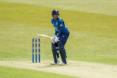 İngiltere 'den Sophia Dunkley, 4 Haziran 2025' te Birleşik Krallık 'ın Leicester kentindeki Uptonsteel County Ground' da Uluslararası İngiliz Kadınlar Batı Hint Adalarına Karşı 2.