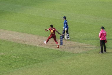 Batı Hint Adaları 'ndan Alzarri Joseph, 3 Haziran 2025' te Kia Oval, Londra, İngiltere 'de düzenlenen 3.