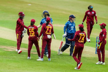 Amy Jones, 4 Haziran 2025 'te Uptonsteel County Ground, Leicester, Birleşik Krallık' ta 2. Metro Bank ODI Uluslararası İngiltere Kadınlar ve Batı Hint Adaları 'nda görevden alındıktan sonra kariyeri boyunca en iyi şekilde tanındı.