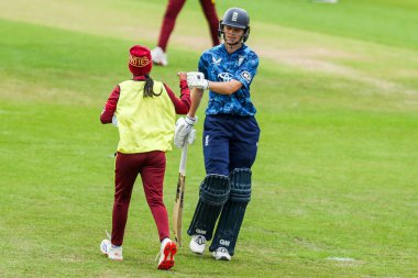 Amy Jones, 2. Metro Bankası ODI Uluslararası İngiltere Kadınlar Batı Hint Adaları 'na karşı Uptonsteel County Ground, Leicester, Birleşik Krallık' ta 4 Haziran 2025 'te açılan davada görevden alındıktan sonra kariyerinin en iyi kadını olarak tanındı.