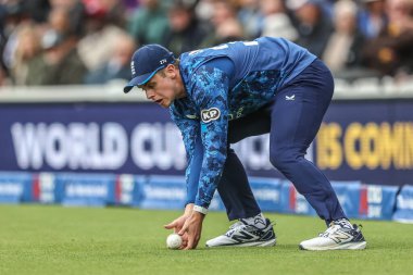 İngiltere 'den Jamie Smith, 3 Haziran 2025' te Kia Oval, Londra, İngiltere 'de düzenlenen 3.