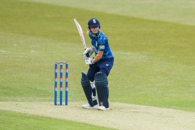 İngiltere 'den Emma Lamb 4 Haziran 2025' te Uptonsteel County Ground, Leicester 'da Uluslararası İngiltere Kadınlar Batı Hint Adalarına Karşı 2.