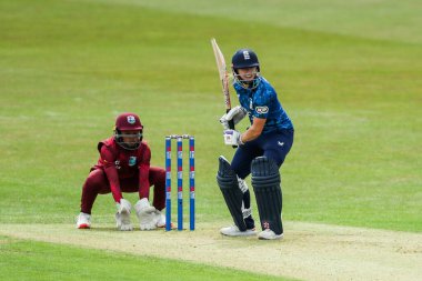 İngiltere 'den Emma Lamb 4 Haziran 2025' te Uptonsteel County Ground, Leicester 'da Uluslararası İngiltere Kadınlar Batı Hint Adalarına Karşı 2.