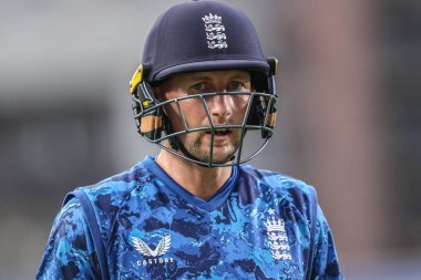 İngiltere 'den Joe Root, Batı Hint Adaları' ndan Shamar Joseph tarafından 3. Metro Bank ODI İngiltere Batı Hint Adaları 'nda 3 Haziran 2025' te Kia Oval, Londra, İngiltere 'de yakalandıktan sonra oyun alanından ayrıldı.
