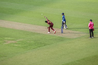 Batı Hint Adaları 'ndan Alzarri Joseph, 3 Haziran 2025' te Kia Oval, Londra, İngiltere 'de düzenlenen 3.