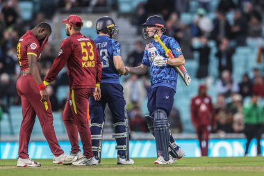 İngiltere 'den Jos Buttler ve İngiltere' den Harry Brook, 3 Haziran 2025 'te Kia Oval, Londra' da düzenlenen 3.