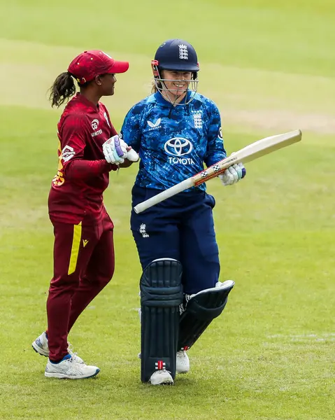 İngiltere 'den Tammy Beaumont, 4 Haziran 2025' te Uptonsteel County Ground, Leicester, Birleşik Krallık 'ta düzenlenen 2.