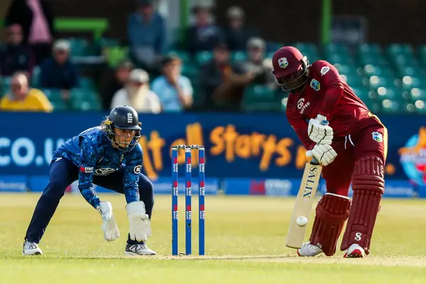 Batı Hint Adaları 'ndan Stafanie Taylor, 4 Haziran 2025' te Uptonsteel County Ground, İngiltere 'de düzenlenen 2.